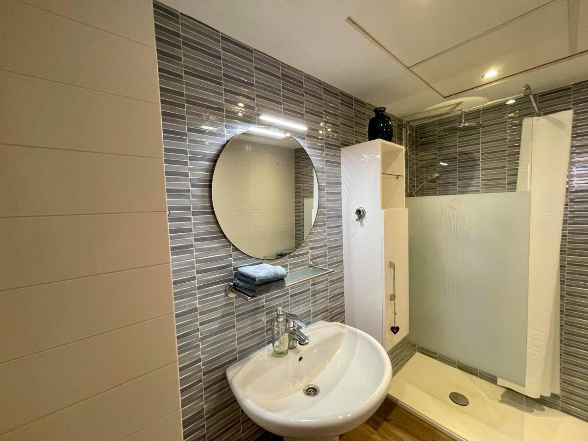 2 Bed Penthouse Apartment - Sea Views - Sleeps 4 Финестрат Экстерьер фото
